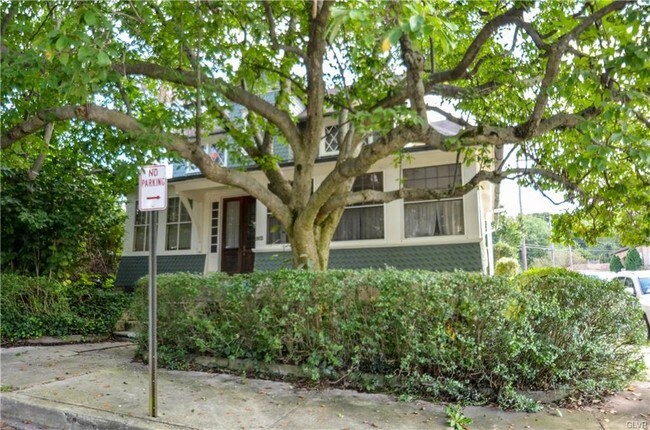 Foto del edificio - 302 E Franklin St