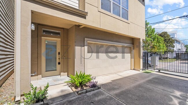 Building Photo - Unit