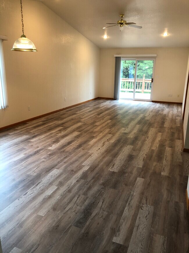 Building Photo - 1841 Cypress Dr