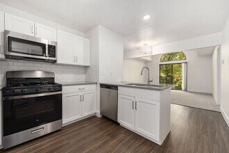 Building Photo - Byron Lakes Apartments
