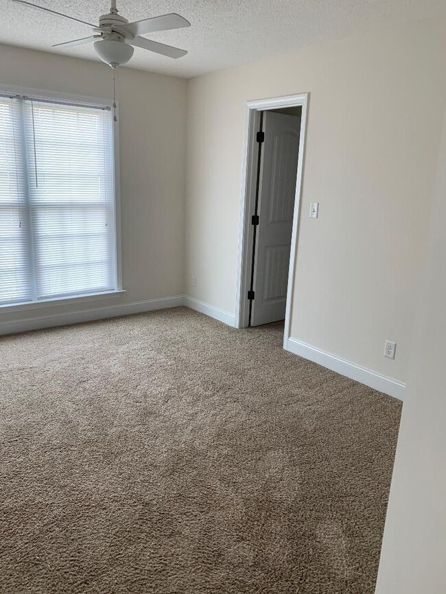 Foto del edificio - 123 Birchleaf Ln