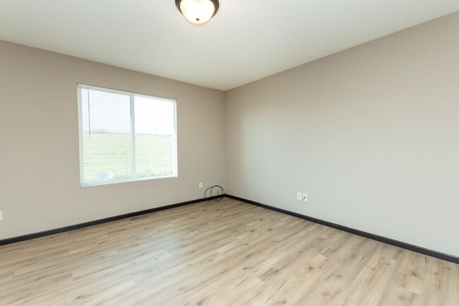Building Photo - 11050 E Fawn Grove