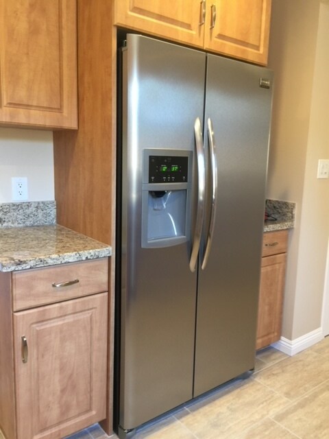 KITCHEN-REFRIGERATOR - 10725 Andasol Ave