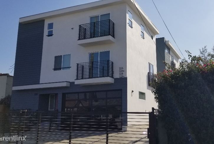 Primary Photo - 3 br, 3.5 bath Townhome - 1230 N Kenmore Ave