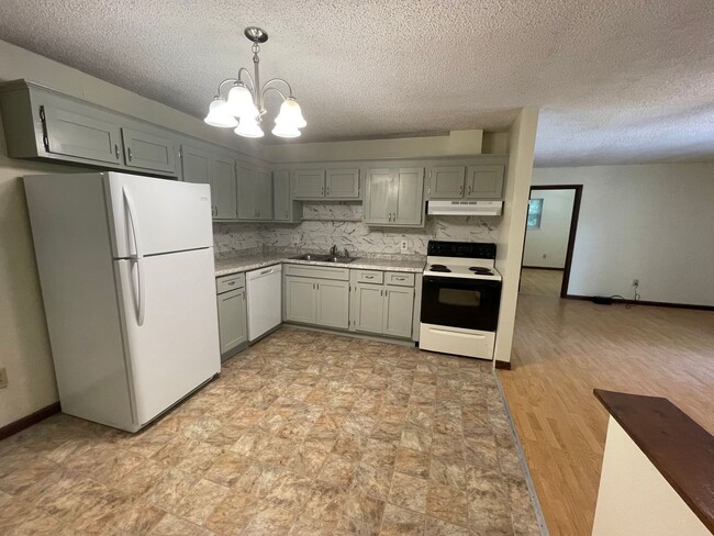 Building Photo - Downtown Remodeled two bedroom