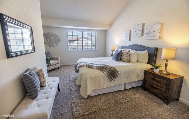 Building Photo - 2 br, 2.5 bath Townhome - 3017 Grove Way