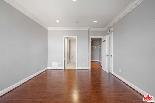 Foto del edificio - 1115 S Elm Dr