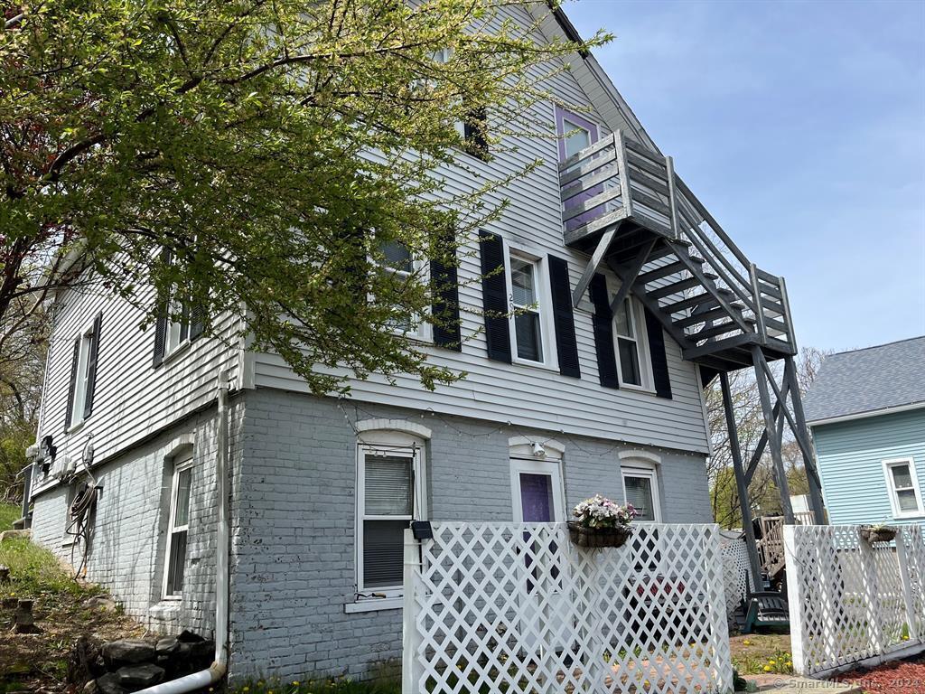 Primary Photo - 297 W Thames St