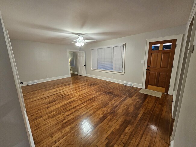 Foto del edificio - 1323 Winfield Dr