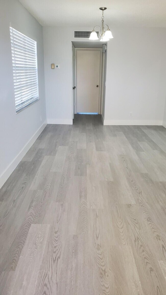 554 Normandy Ln, Delray Beach, FL 33484 Condo for Rent in Delray