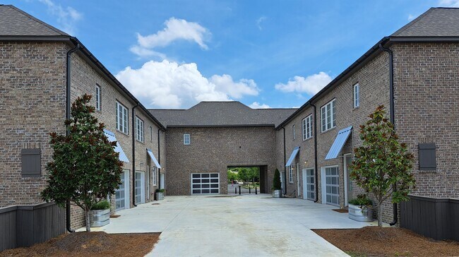 Building Photo - 5060 Mercer St