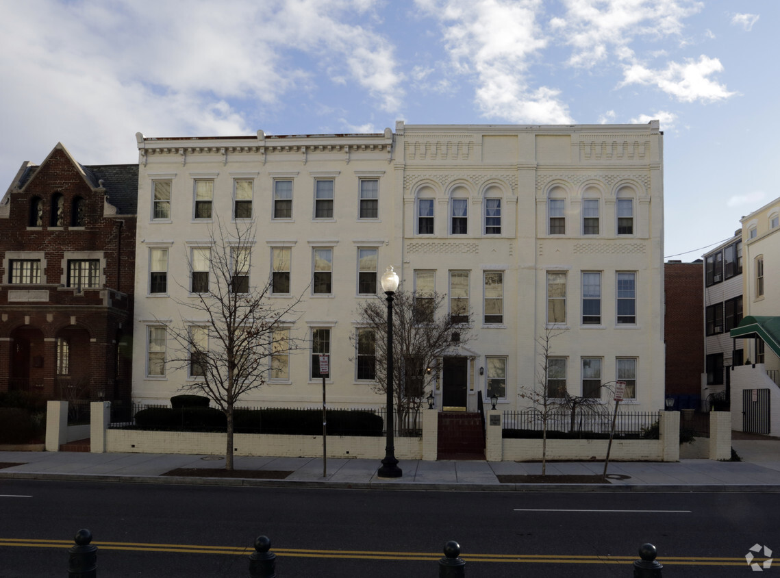 Building Photo - 11 2nd St NE