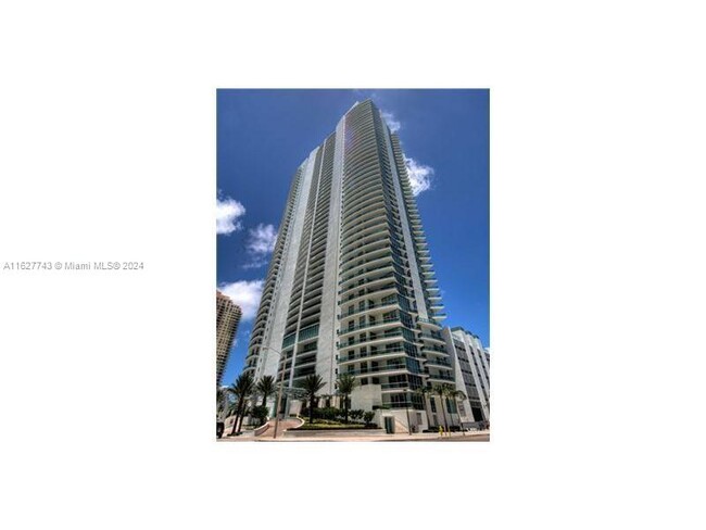 Foto del edificio - 1331 Brickell Bay Dr