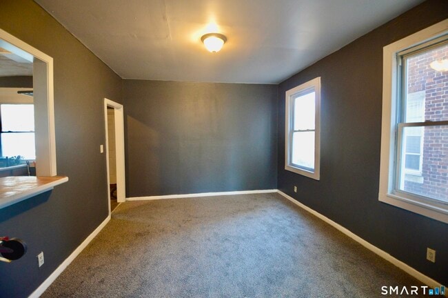 Building Photo - 308 Willow St