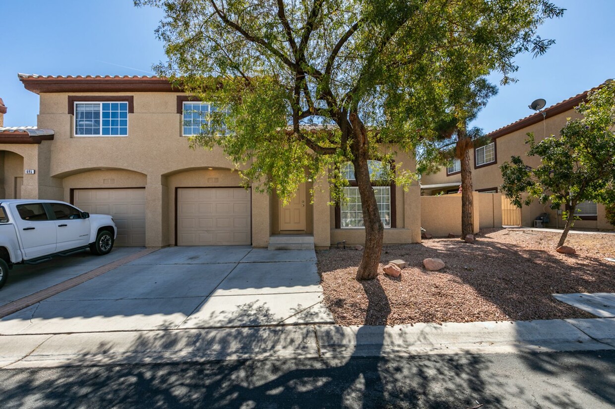 Foto principal - Stylish 2-Bedroom Townhome in Henderson!