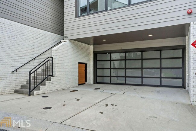 Building Photo - 906 Lenox Blvd