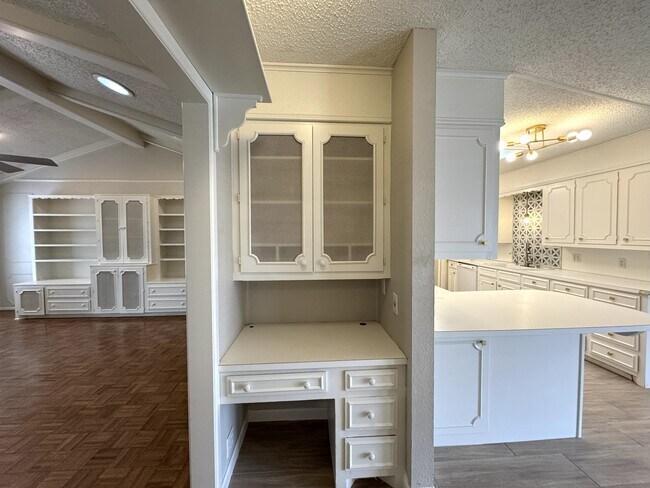 Foto del edificio - 2405 Stutz Pl