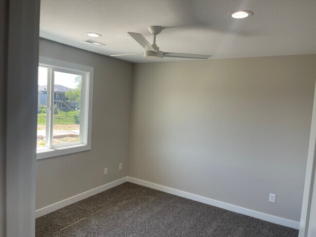 Building Photo - Manchester Townhome Rentals
