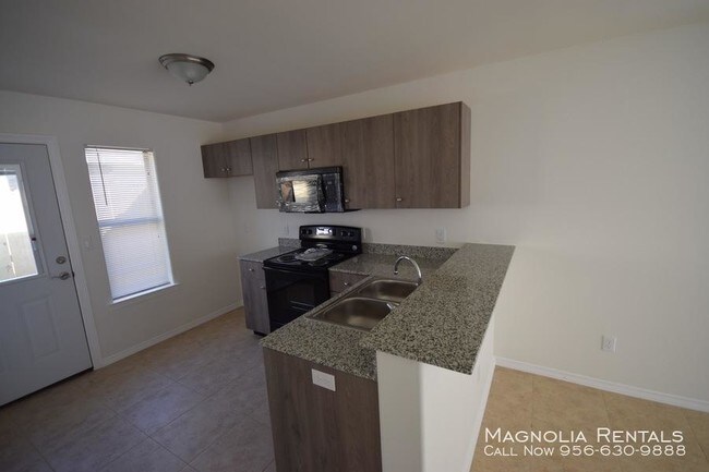 Building Photo - 3 bedroom in Edinburg TX 78542