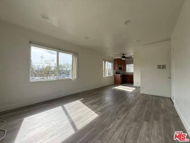 Foto del edificio - 13233 Oxnard St