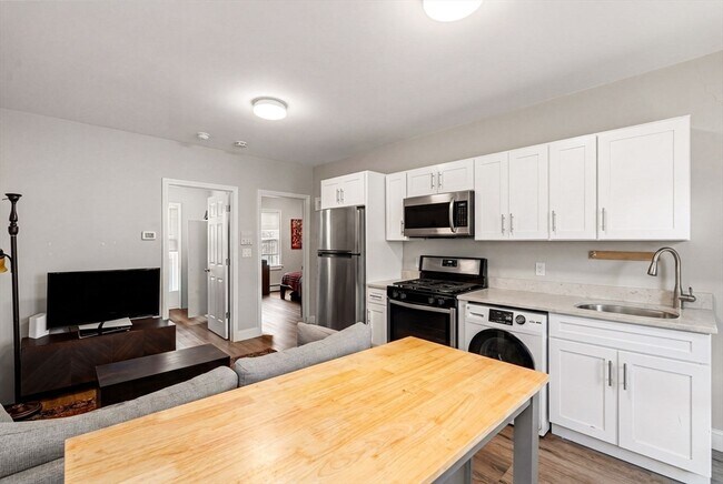 Building Photo - 397 K St