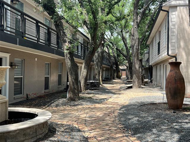Foto del edificio - 7734 Meadow Rd