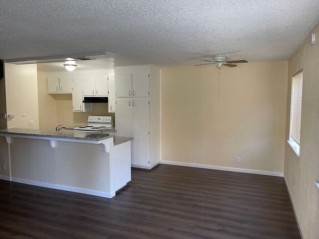 Building Photo - Stockton 2 Bedroom 1 Bath