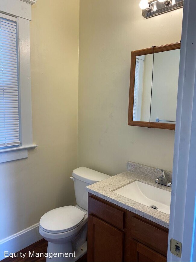 Building Photo - 4 br, 1.5 bath House - 326 E Liberty St