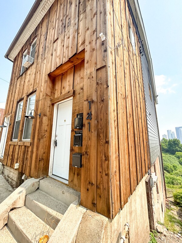 Photo - 139-141 E Sycamore St Apartment