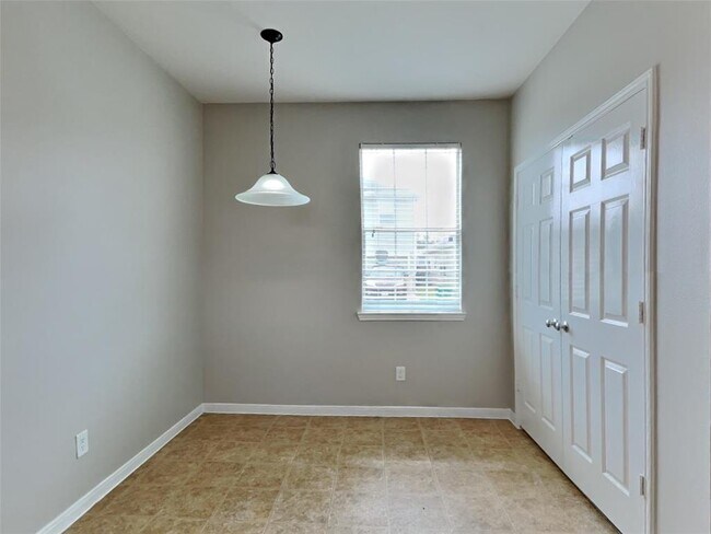 Foto del edificio - 4035 Mossy Spring Ln