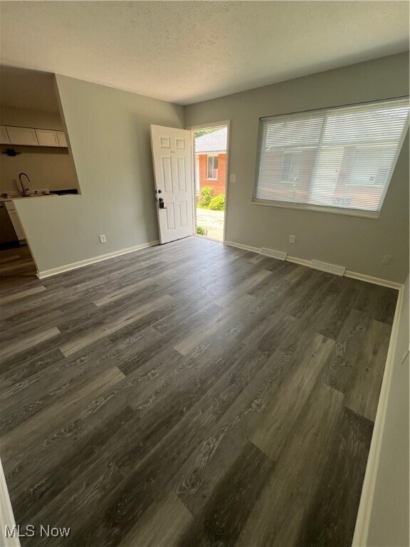 2561 Edwin Ave Akron, OH 44314 – photo 3