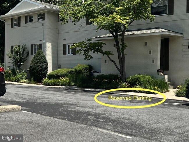 Foto del edificio - 5311 Pooks Hill Rd