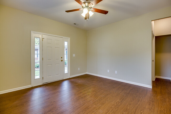Building Photo - 7116 Somerset Springs Dr