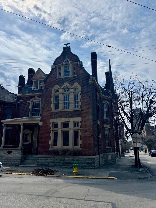 Building Photo - 238 W 2nd St