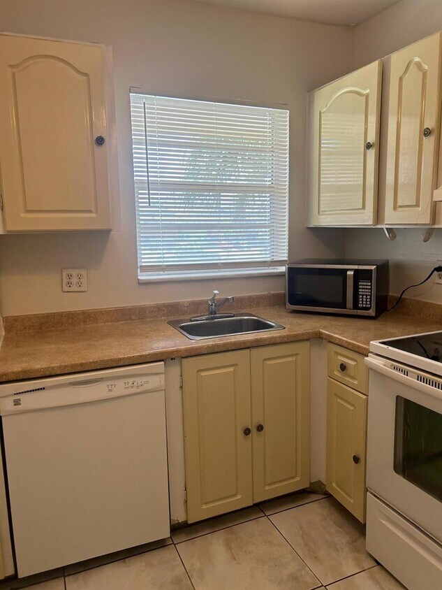 Foto principal - 2060 NW 81st Ave
