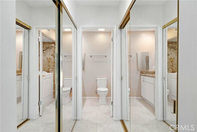 Foto del edificio - 75 Willow Tree Ln