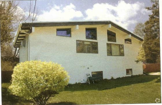 Building Photo - 14 Roosevelt Ave