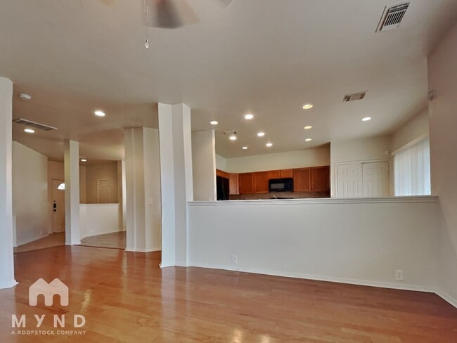 Foto del edificio - 3002 Edgewick Elm St