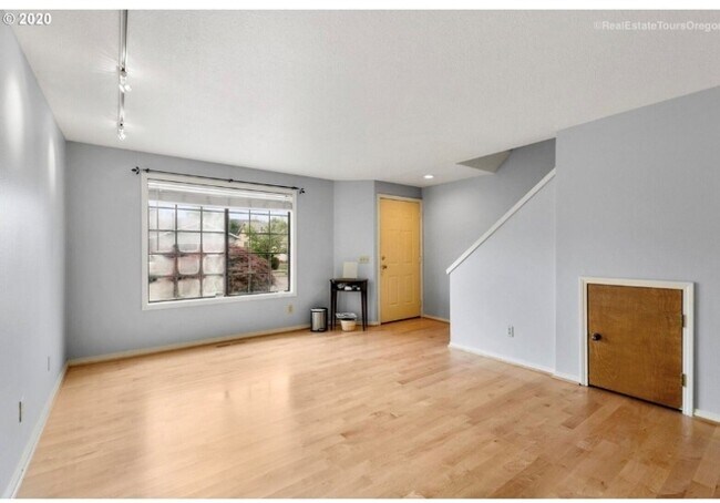 Foto del edificio - 16284 NW Lyndel Ln