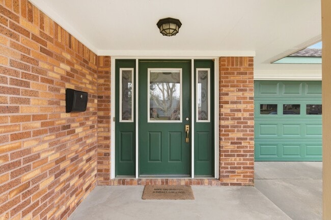 Building Photo - 1618 Willowby Dr