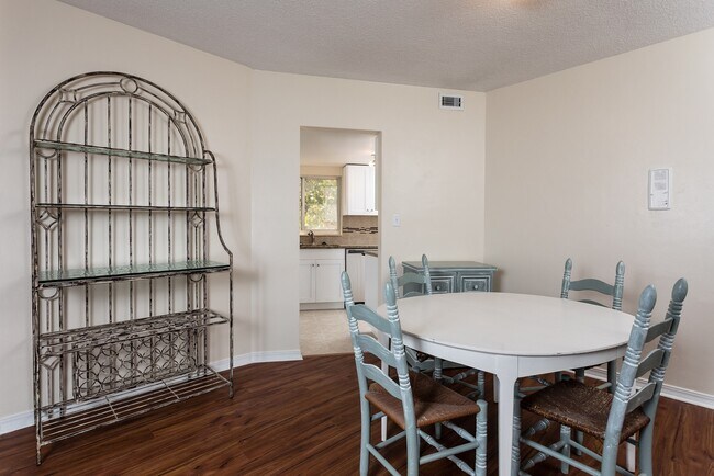 Dining Area - 1200 N Shore Dr NE