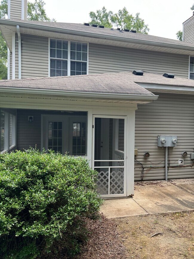 Foto del edificio - 6611-7227 Bevington Duplex