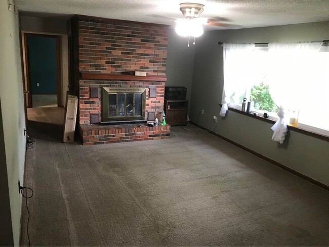 Building Photo - 652-654 Pear Tree Circle