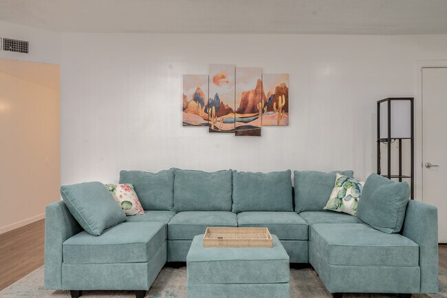Súper seccional - 9870 E Celeste Dr