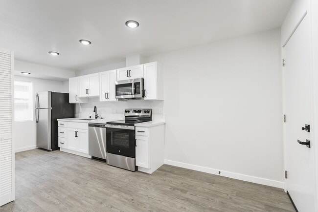 Interior Photo - 18424 Halsted Avenue