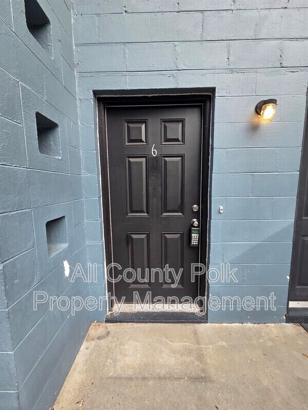 Building Photo - 936 E Lime St