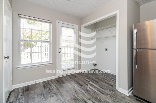 Foto del edificio - 406 Wincrest Ln