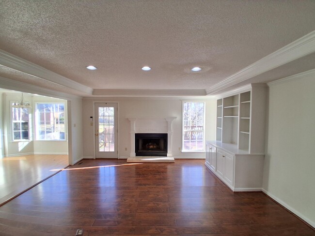 Building Photo - 885 Bit Ct