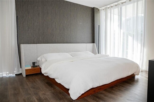 Foto del edificio - 3375 N Country Club Dr