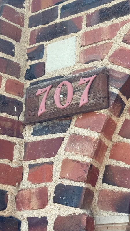 Foto del edificio - 707 Litchfield N